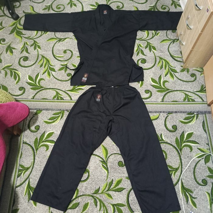 Кимоно чёрное в отличном состоянии