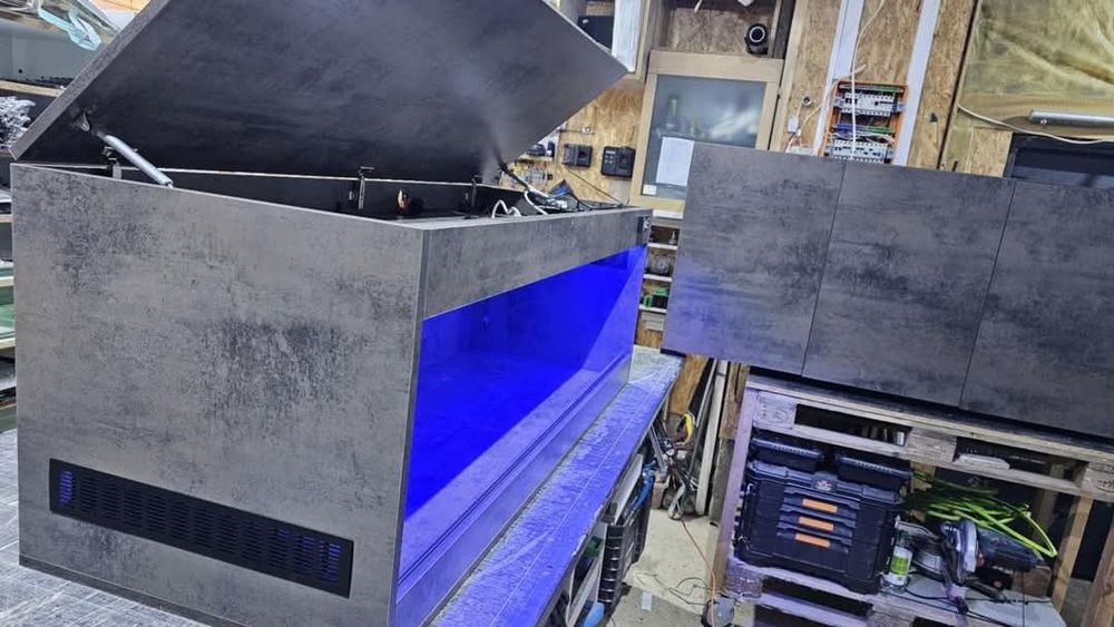 Na sprzedaż: Duże terrarium z komodą – idealne dla węża