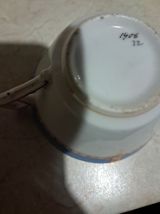 2. Filizanki. Bez. Spodkow