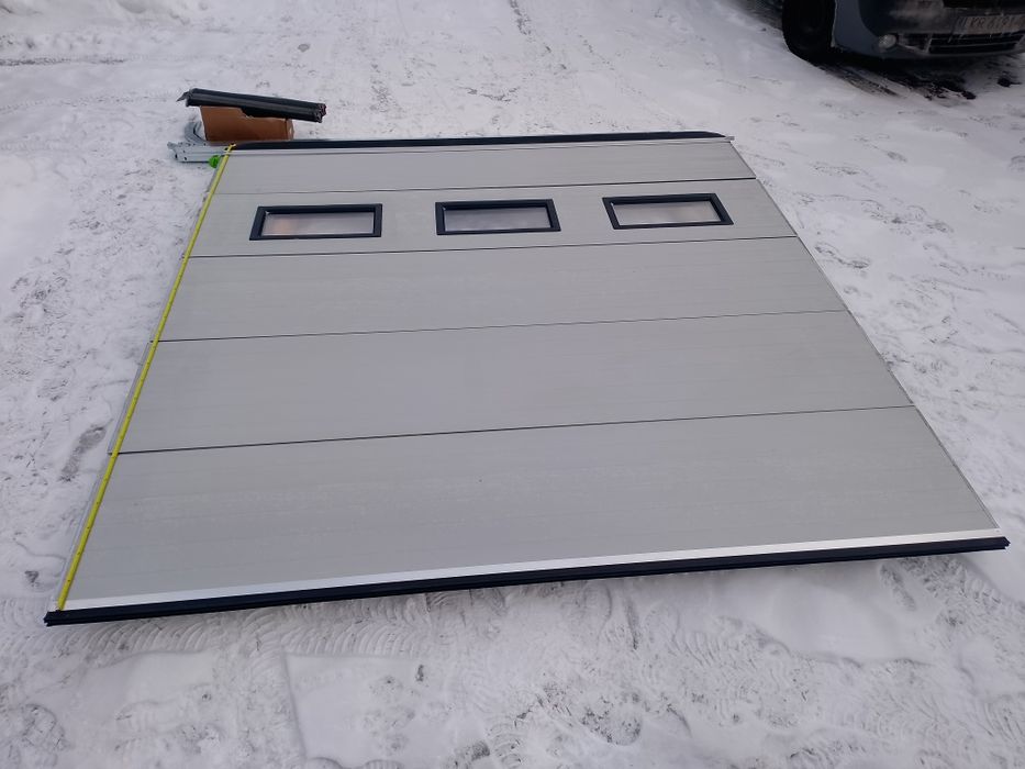 Brama  segmentowa 3X3 pod podnośnik samochodowy