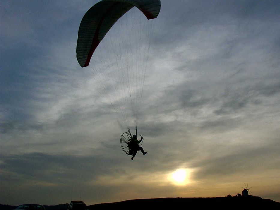 Paramotor Solo 210cc e Asa de parapente Airea Shape S 65 a 95 kgs DHV2