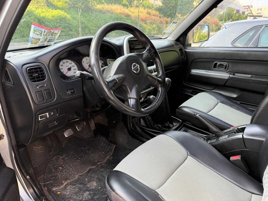 Nissan 4x4 com Equipamento Profissional Incluído