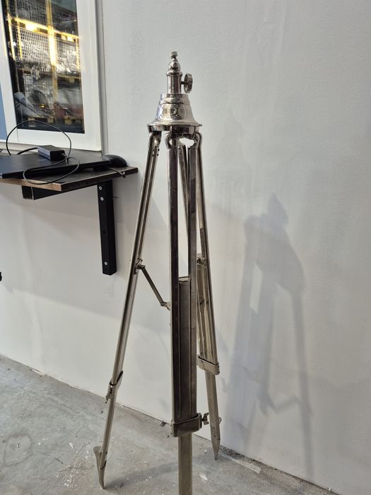 Pe de candeeiro regulável