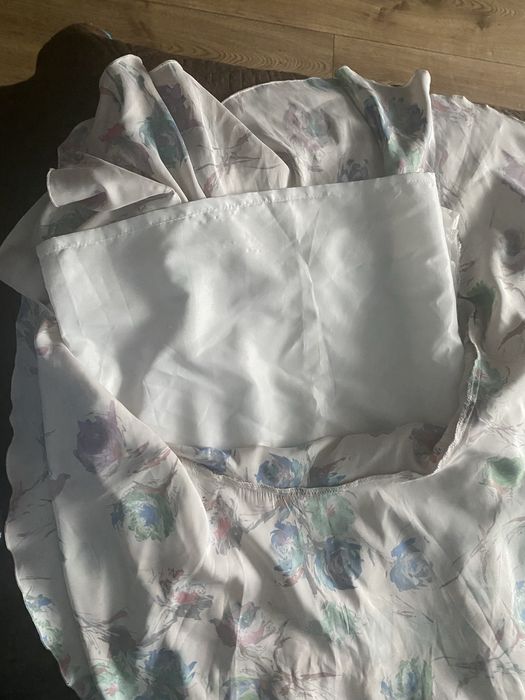 Sliczna sukienka za kolano