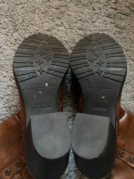 черевики Clarks.