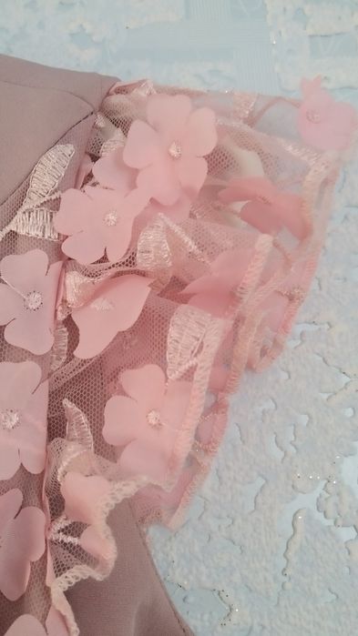 Продам плаття для дівчинки.