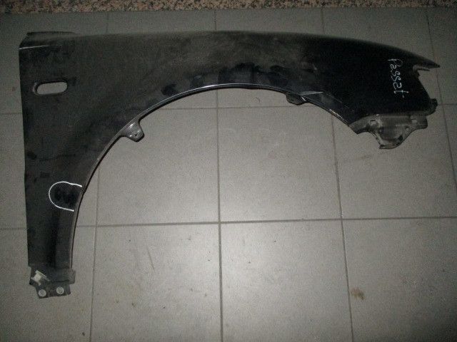 Guarda-lamas direito VOLKSWAGEN Passat (3A2, 35I)