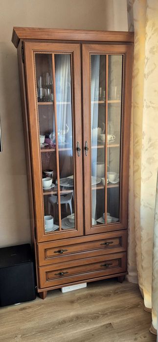 Sprzedam Stoł rozkładany z krzesłami + szafka rtv i witryna