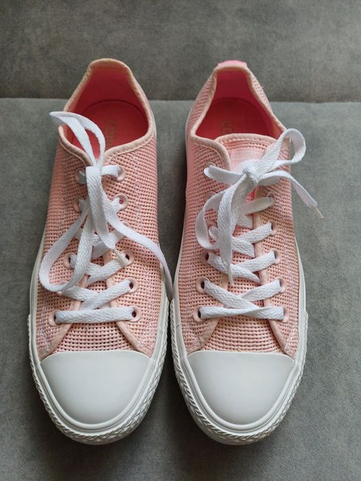 Sprzedam damskie buty sportowe Converse  Chuck Pink