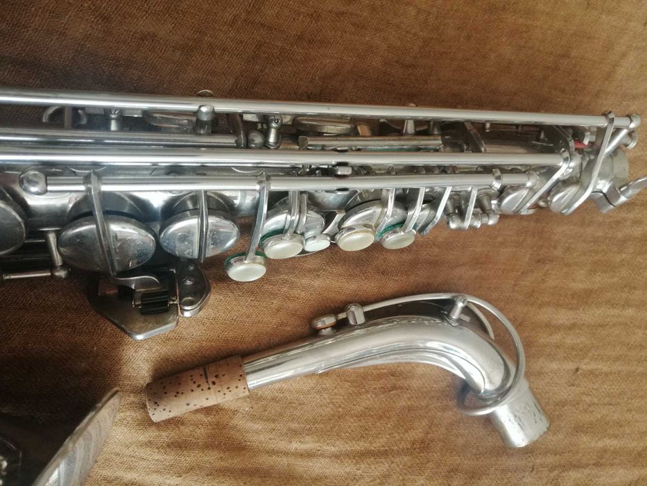 Saxofone Alto Amati Kraslice Super Classic: excelente estado