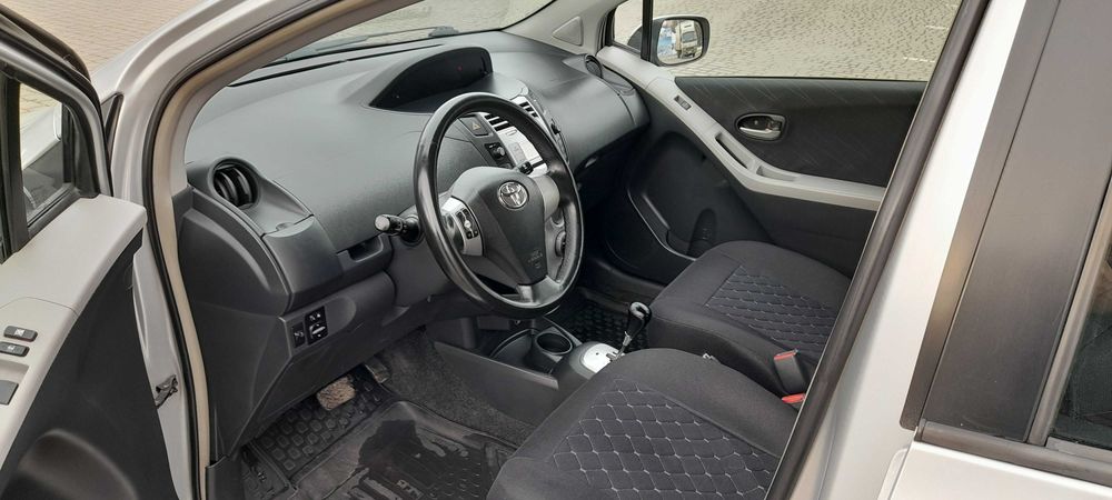 Тойота Ярис 2006г на автомате от первого владельца