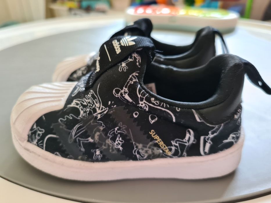 Ténis Adidas Disney