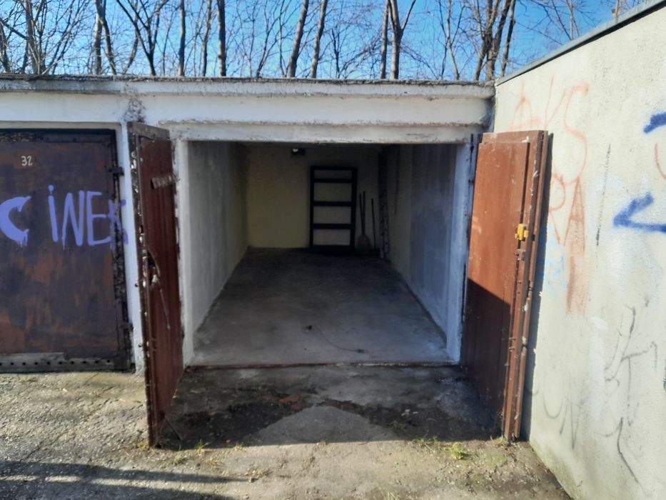 Wynajmę garaż/ magazyn przy ulicy Luboszyckiej