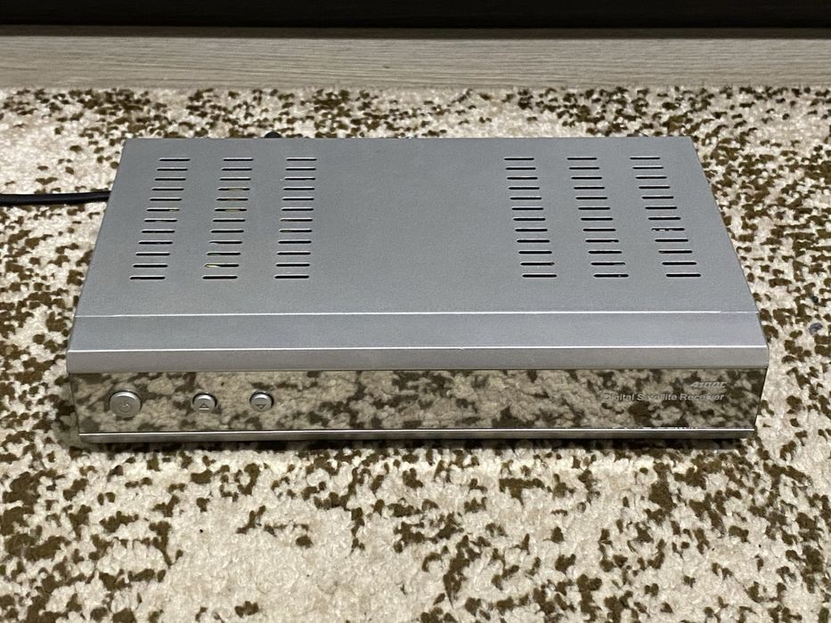 Продам тюнер, стан нового.