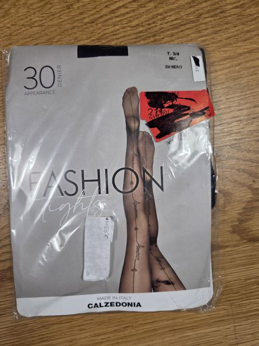 Czarne rajstopy calzedonia m/l szew tylny napisy amour