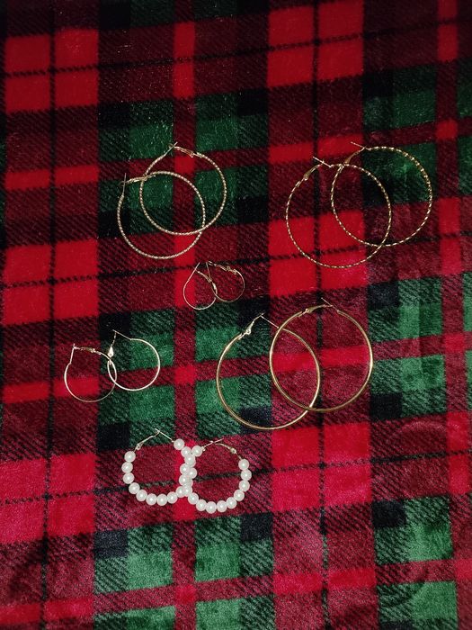 Сережки, біжутерія, кільця великі і малі