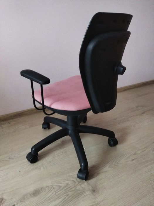 Krzesło obrotowe dla dziecka jak nowe