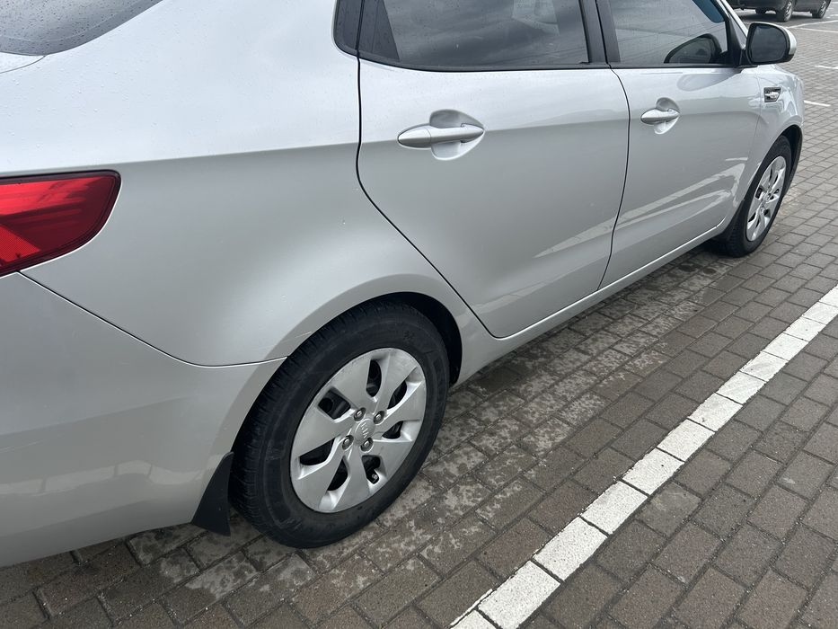 KIA RIO.