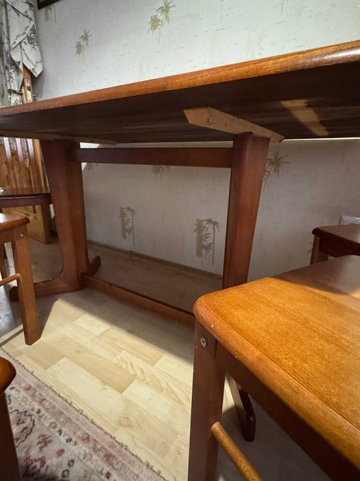 Кухонний стіл дерев'яний та стільці 4 шт вживане