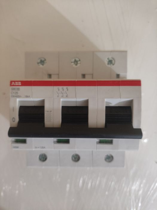 Disjuntor de alta performance, da marca ABB modelo S803B-C125