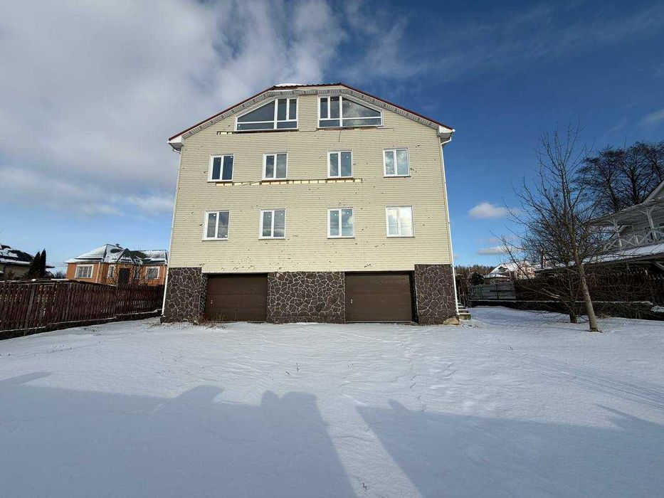 Большое помещение 900 м² с участком 15 соток в Гостомеле