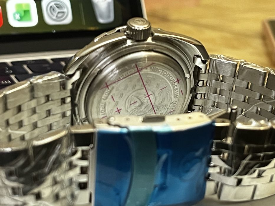 Наручные часы Восток Амфибия 71066А абсолютно новые Водозащита 20 АТМ