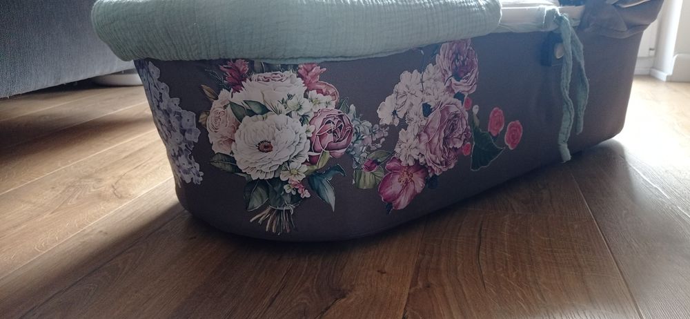 Gondola Valco Snap z motywem kwiatów