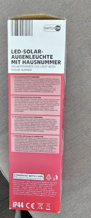 Lampa zewnętrzna LED zasilana energią słoneczną z numerem domu.