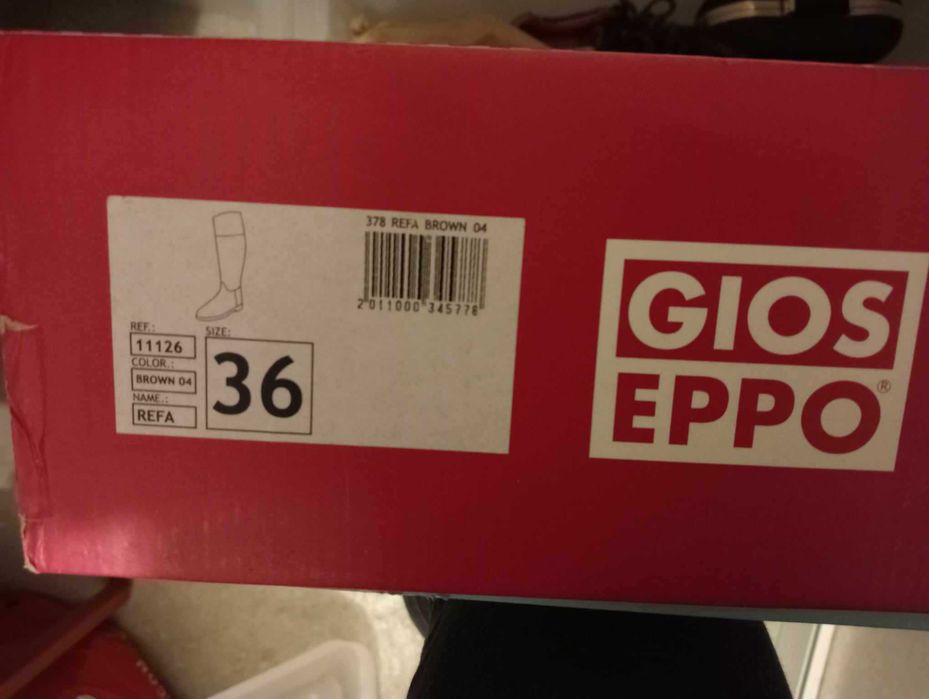 Galochas marca Gioseppo