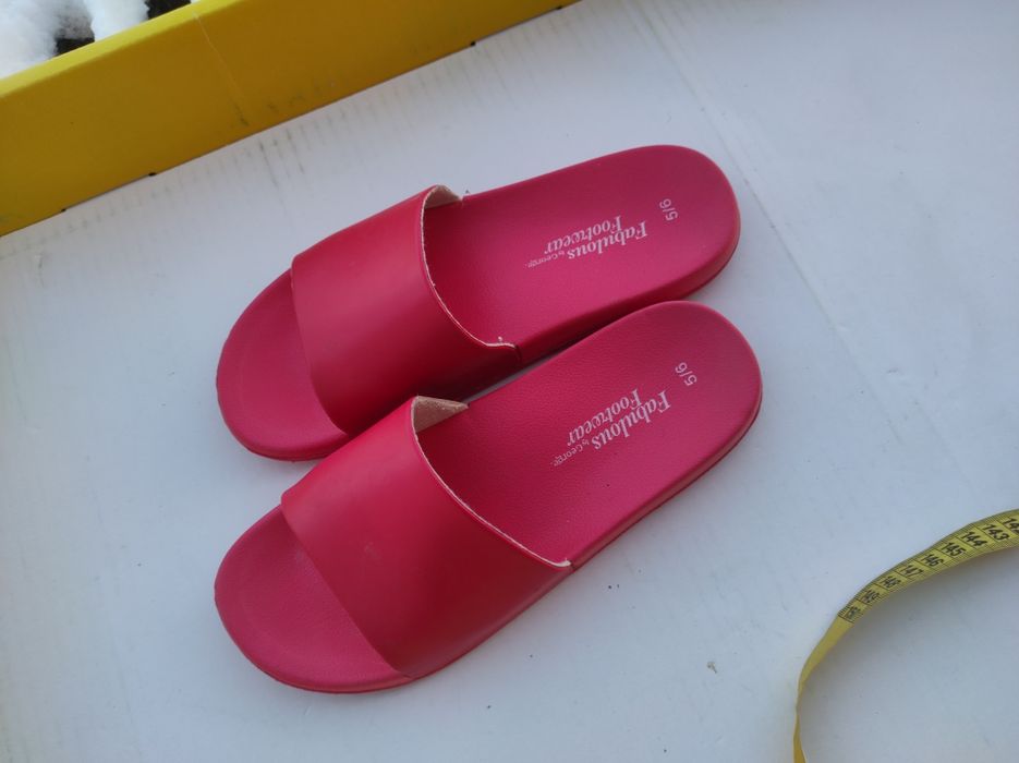 Шльопанці.шльопки.сланці