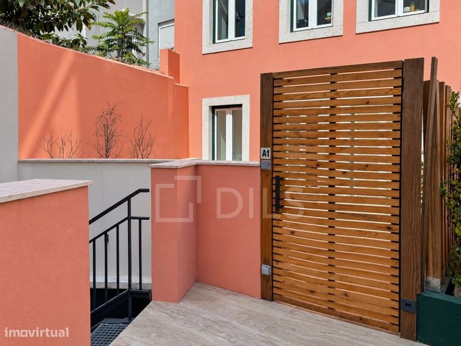 Apartamento T1, mobilado, com terraço e 1 lugar de estacionamento