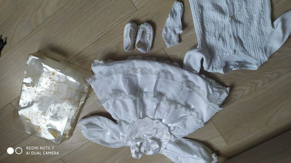 Sukieneczka na chrzest biała + kombinezon
