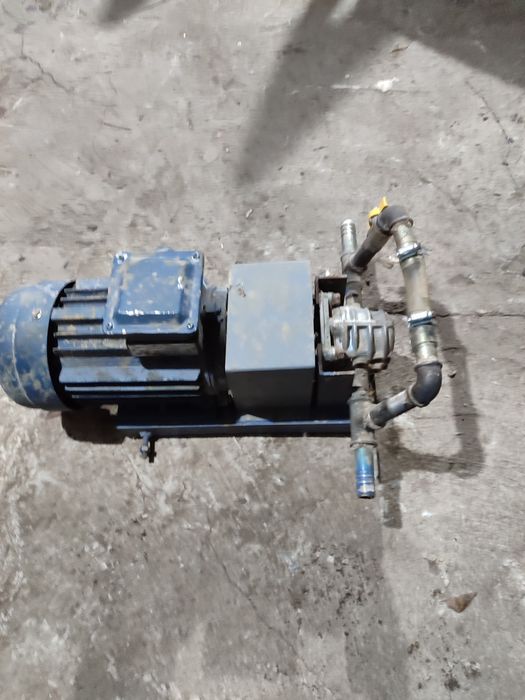 Электродвигатель с насосом