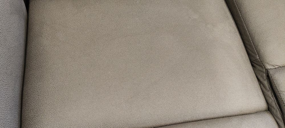 Sofá reclinável castanho em tecido — 11 meses de uso