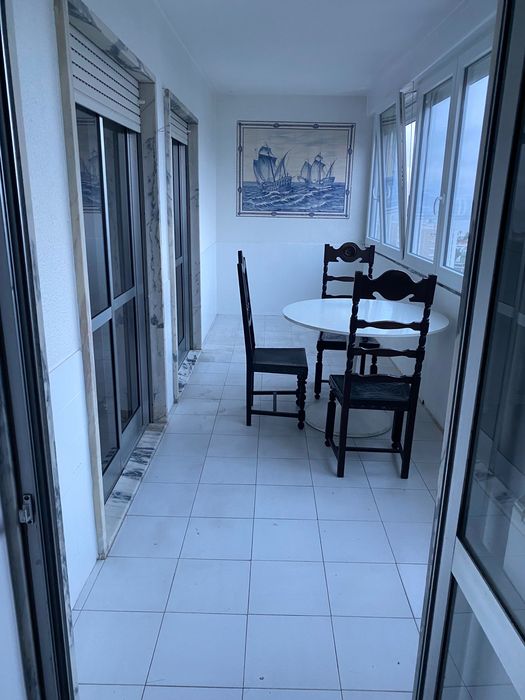 Quarto grande ! E bem localizado