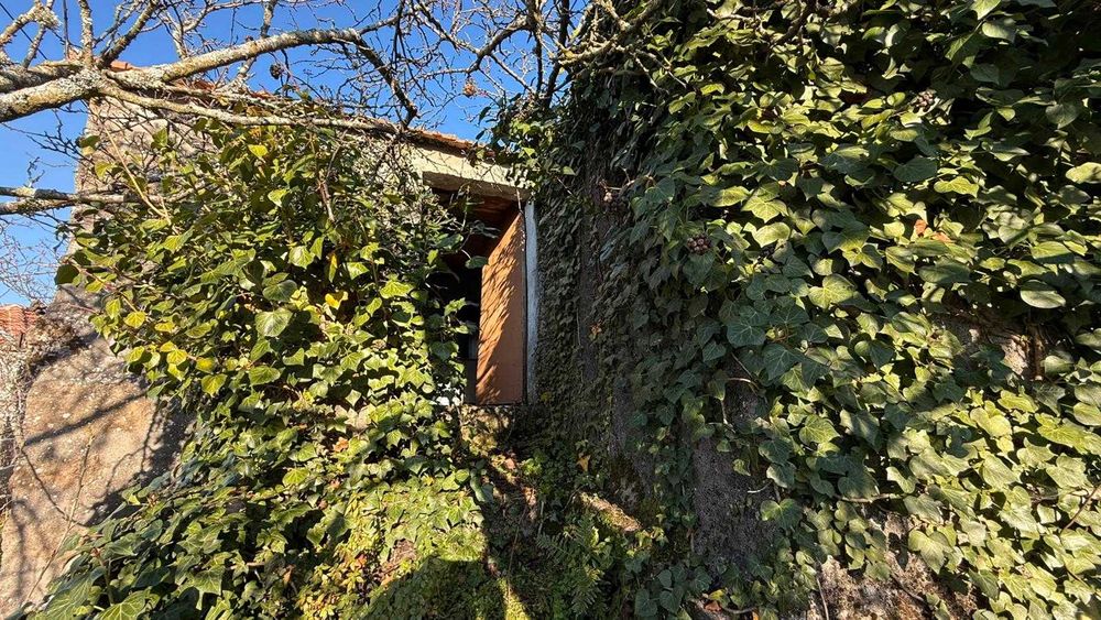 Moradia c/ anexo para recuperar em Resende