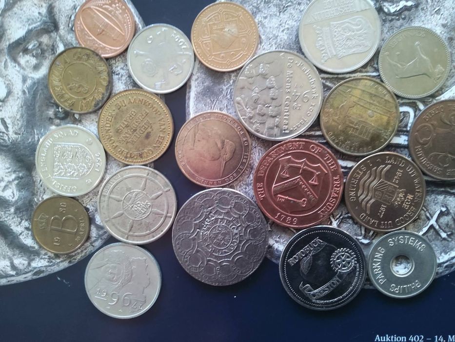 24726# Lote 20 medalhas/tokens estrangeiras (incui 1 copy assinalada)
