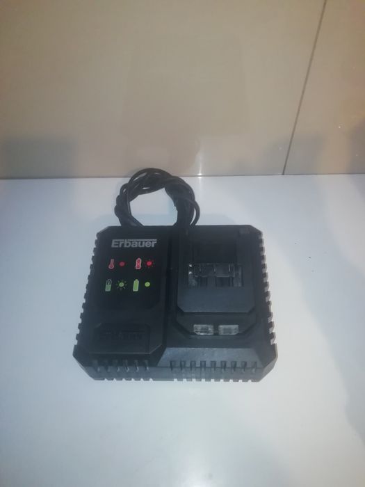 Szybka ładowarka Eubauer