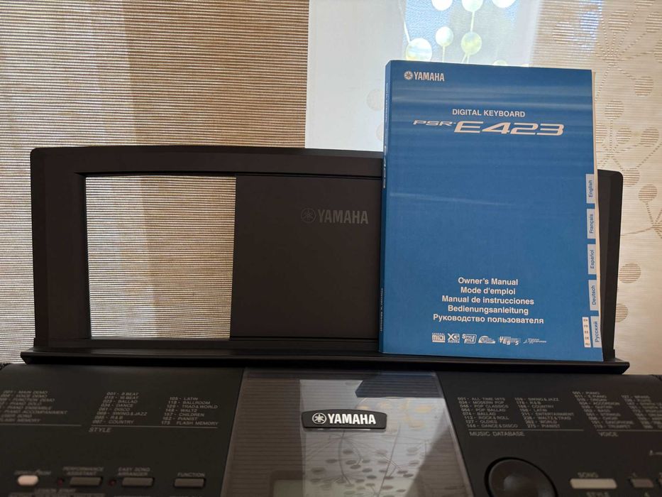 Teclado Piano Digital YAMAHA PSR-E423