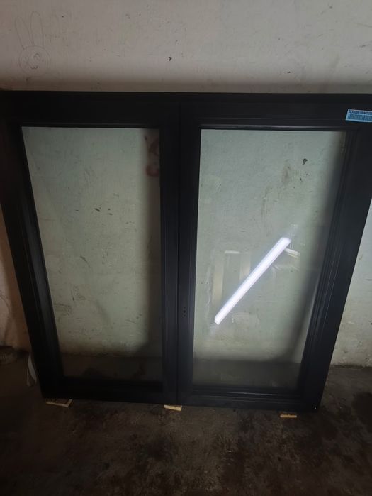 Okno z futryną kolor jetblack