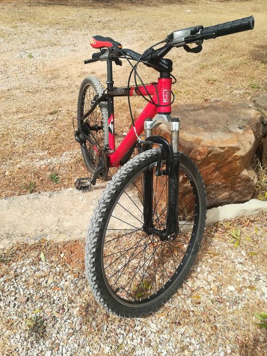 BTT  semi-nova impecável 500€