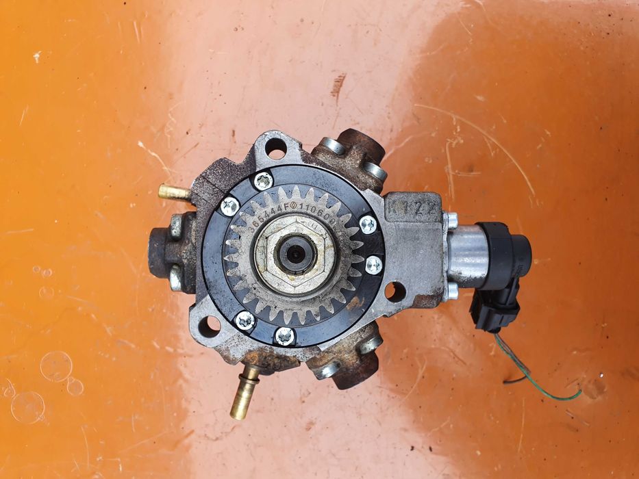 Паливний насос ТНВД Рено Opel Trafic 2.0DCi Bosch H8200690744