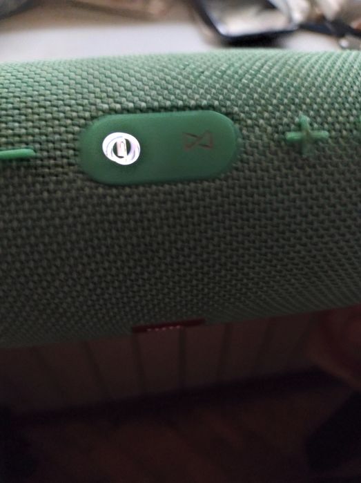 JBL głośnik do naprawy albo na części nie włącza się