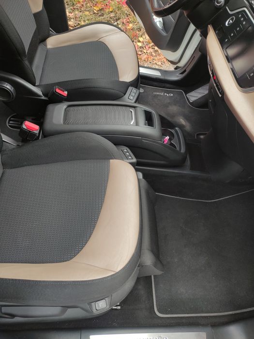 Автомобіль Сітроєн С4 гранд Пікассо