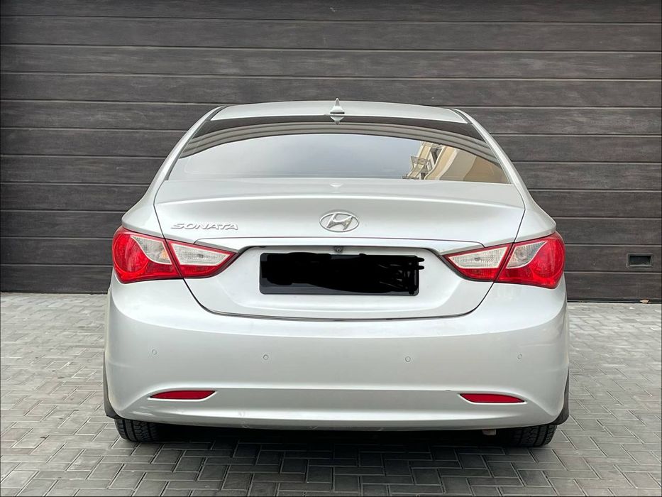 Hyundai sonata 2011