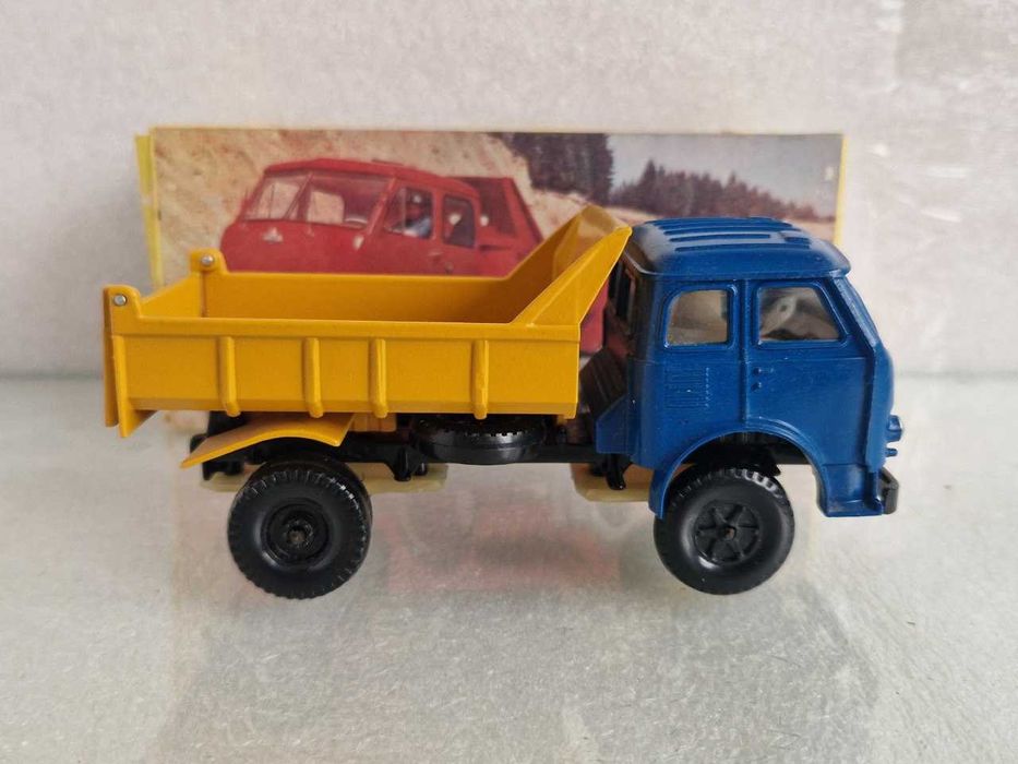 МАЗ - 503 самосвал с коробкой модель 1:43 сделано в СССР машинка