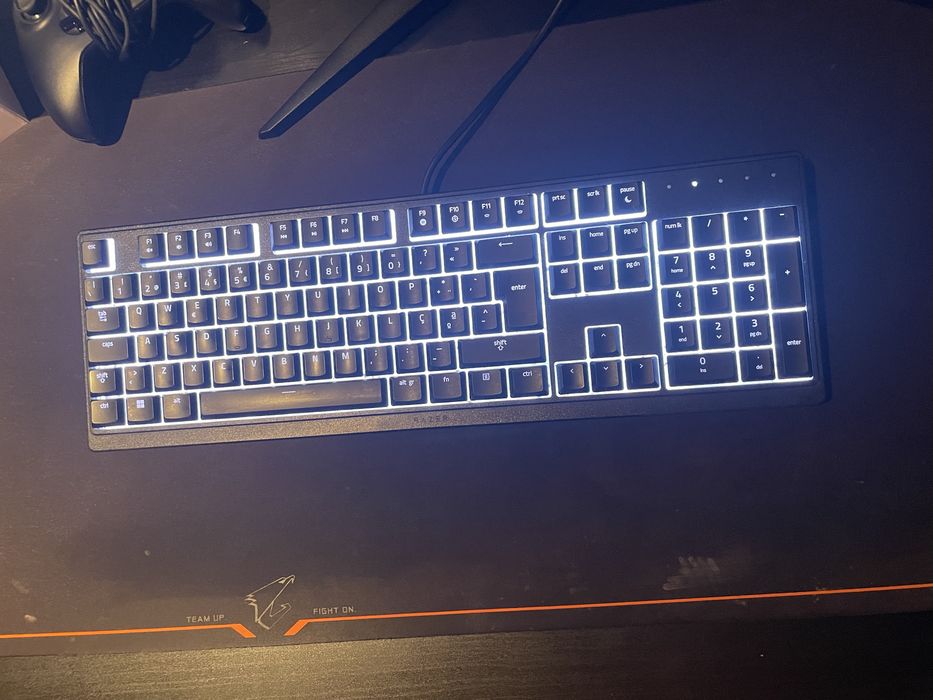 PC Gaming com Monitor Teclado e Rato