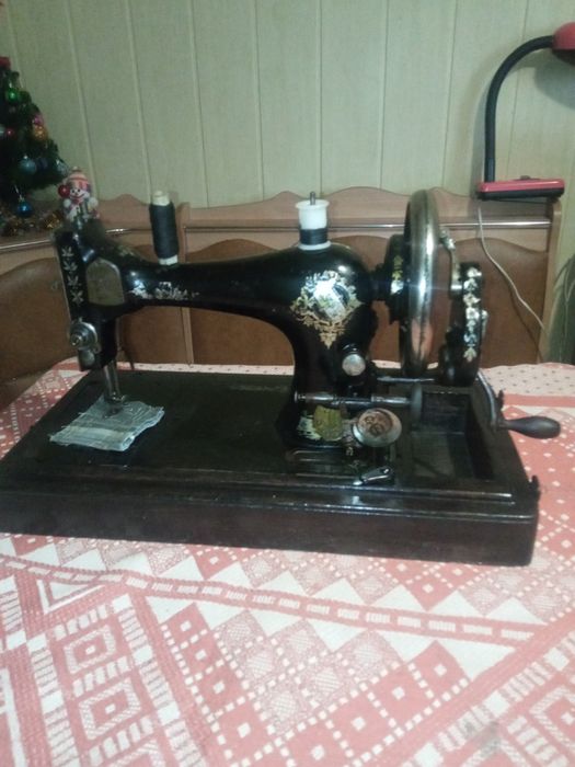 Ручна швейна машина Singer