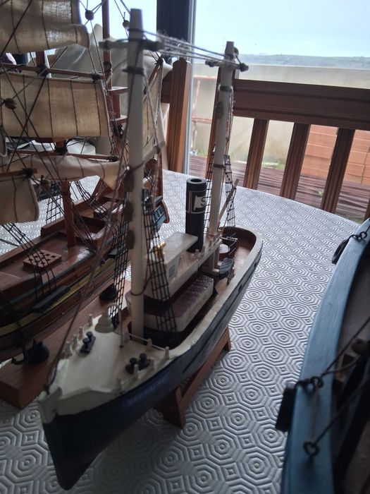 Coleção de maquetas e modelos decorativos, barcos e navios
