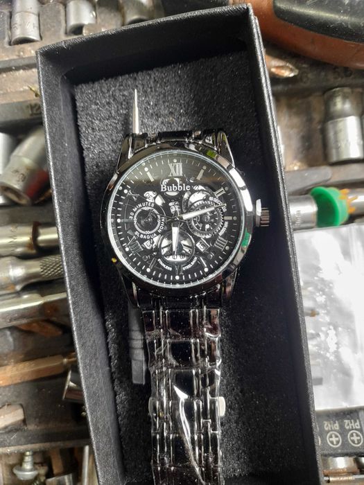 lindo relogio novo na caixa preto